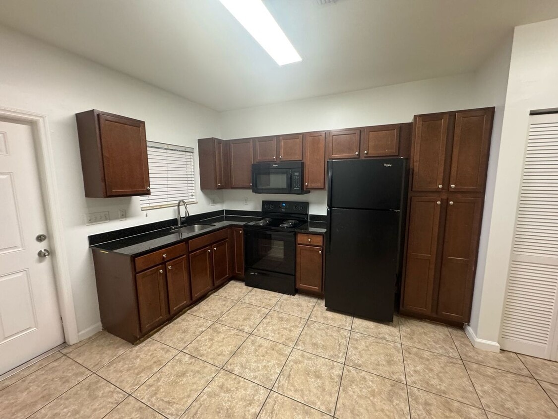 1045 Villas LLC (1035 NE 10th Ave) - 1045 Villas LLC (1035 NE 10th Ave)