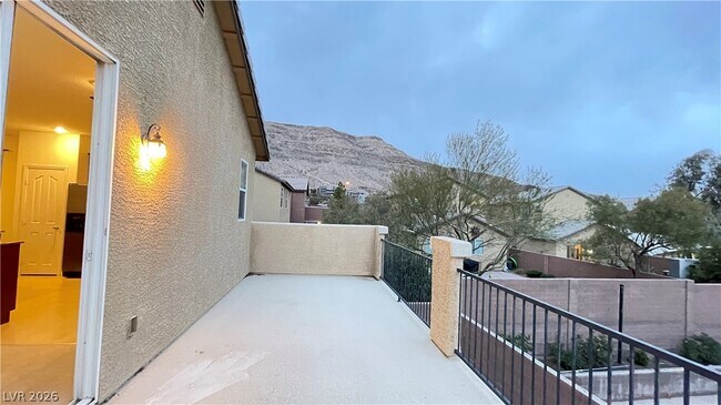 Foto del edificio - 10160 Hollis Mountain Ave