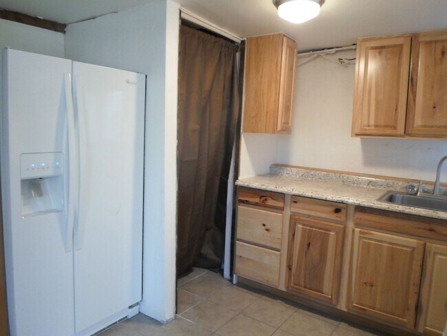 Foto del edificio - Crown Hill Lake area - Newly Remodeled 2 B...