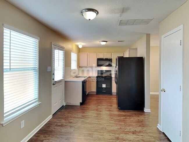 Foto del edificio - 7407 Tonsley Springs Dr