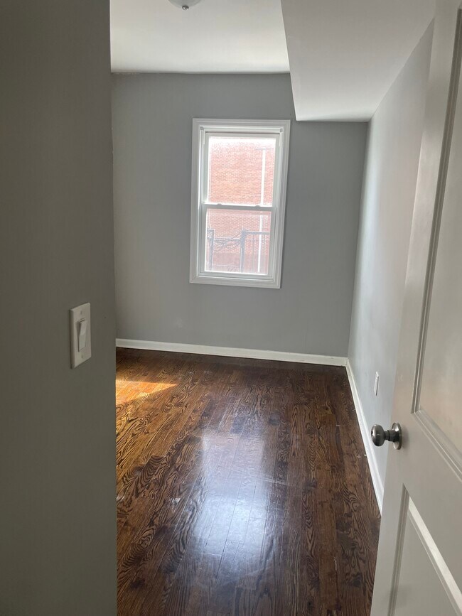 Foto del edificio - 270 New York Ave