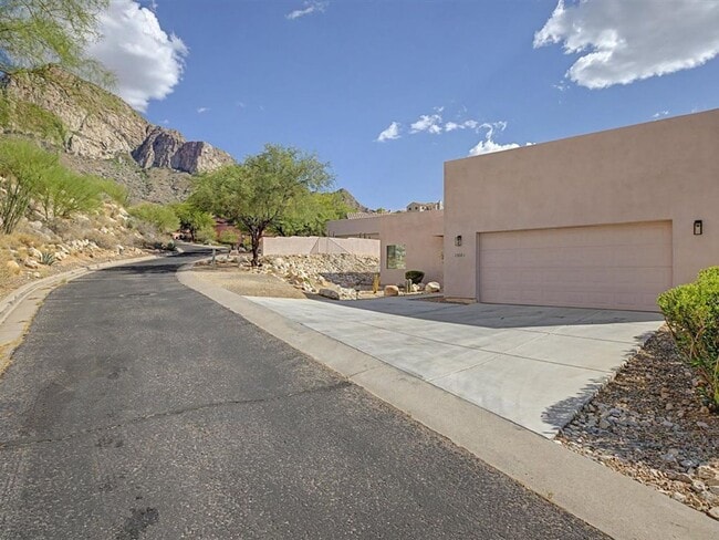 Building Photo - 10053 N Alder Spring Dr