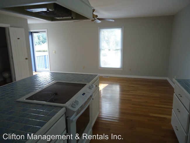 Building Photo - 309 Country Club Ln