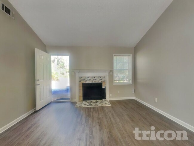 Foto del edificio - 850 Rambling Rose Ct NW