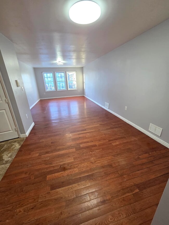 Building Photo - 48 Ellis Ave