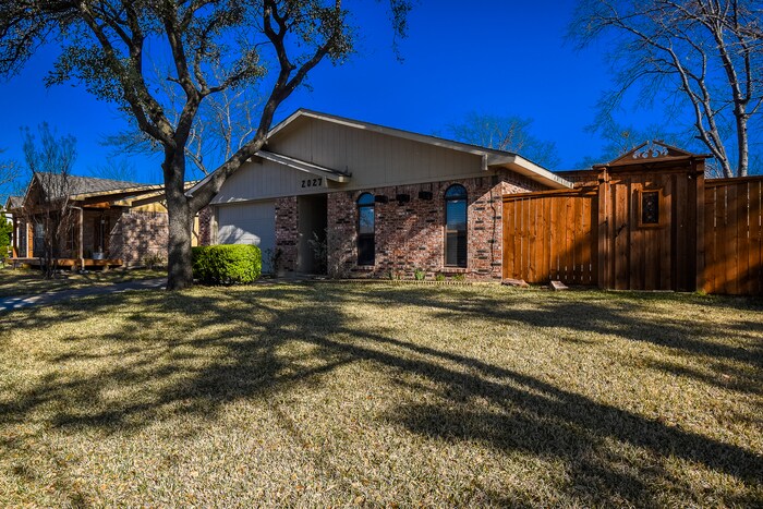 Primary Photo - 2027 Rose Hill Rd, Carrollton, TX 75007