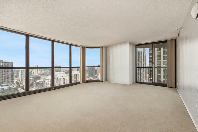 Building Photo - 10 E Ontario St