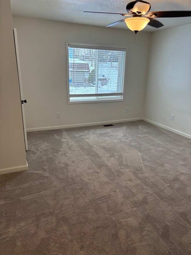 1st bedroom - 75 Lane 265 Lake James