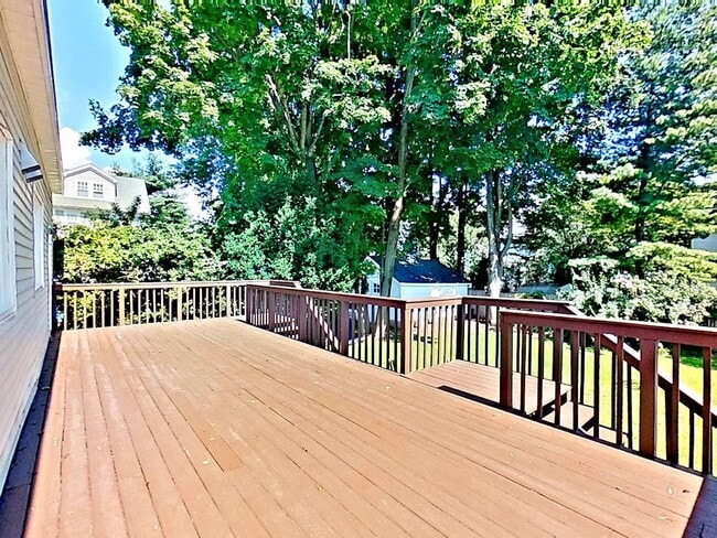 Building Photo - 49 Palisade Rd