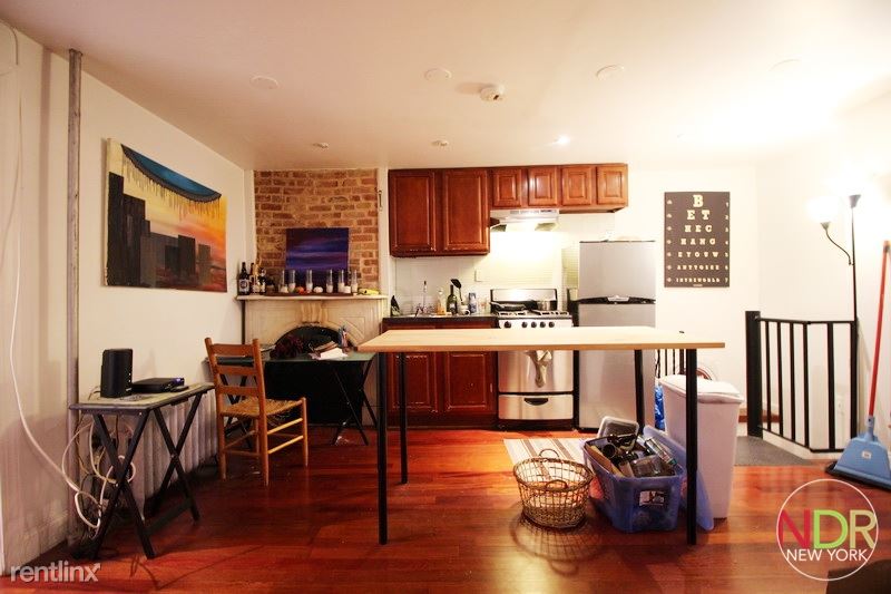 Primary Photo - 256 Tompkins Ave