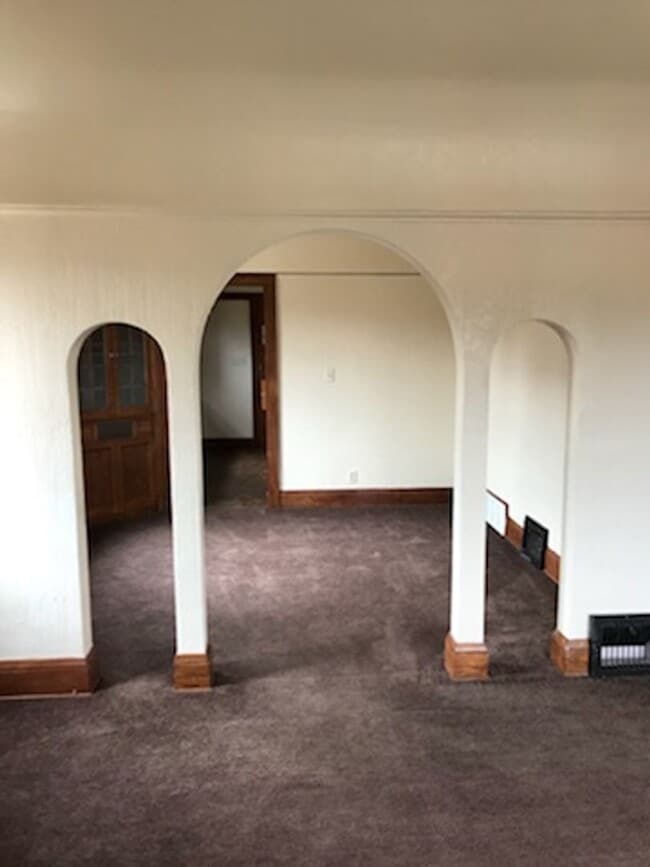 Building Photo - 4049 N Elmhurst Rd