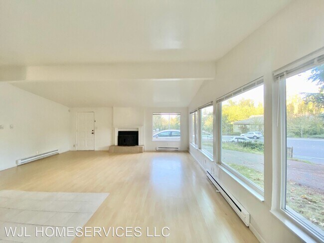 Foto del edificio - 3 br, 1 bath House - 1827 Richard Rd