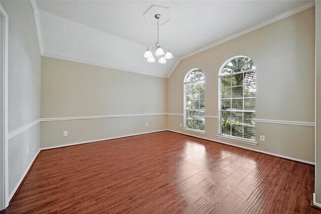 Building Photo - 2039 Canyon Crest Dr
