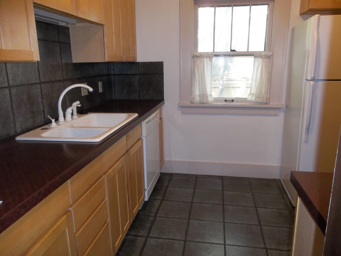 Primary Photo - 651 Whedbee St