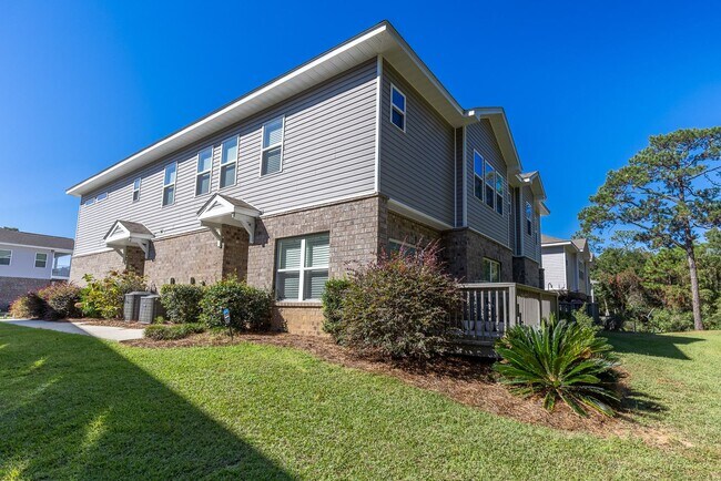 Foto del edificio - Ground-Floor Condo with Garage in Quail Ho...