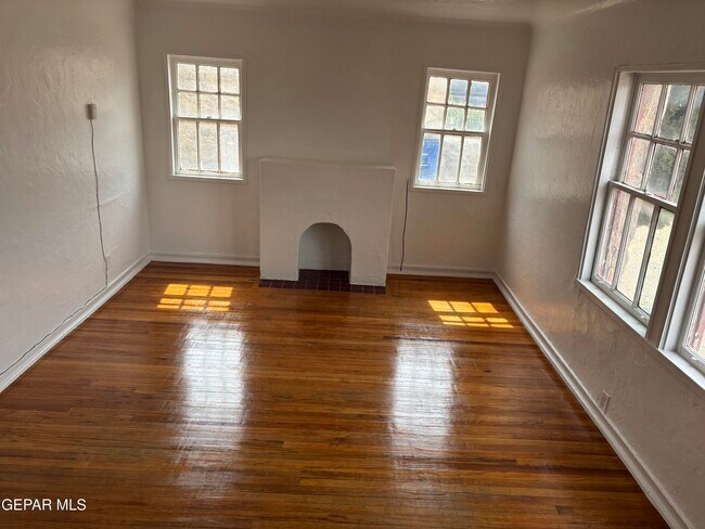 Foto del edificio - 3230 Savannah Ave