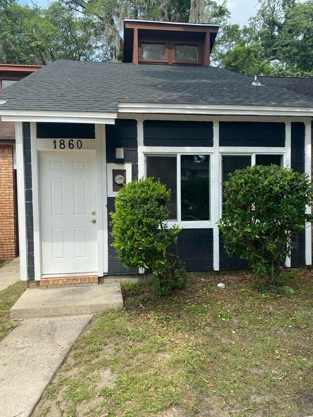 Foto principal - 1860 Nekoma Ct
