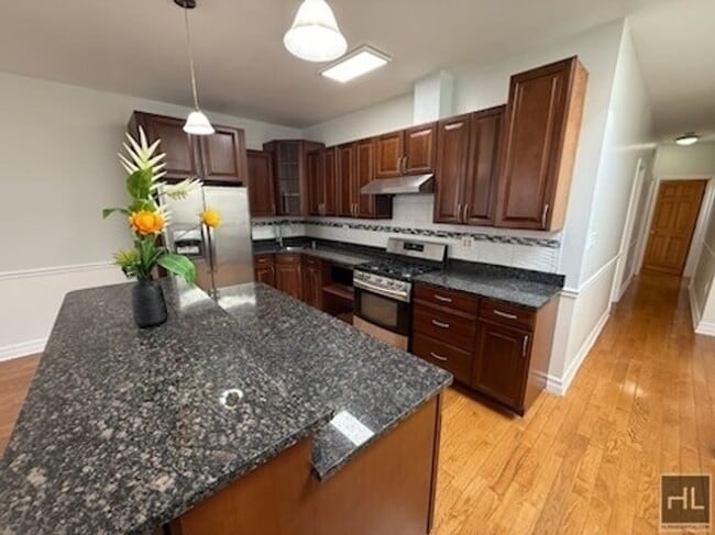 Building Photo - 102 STREET