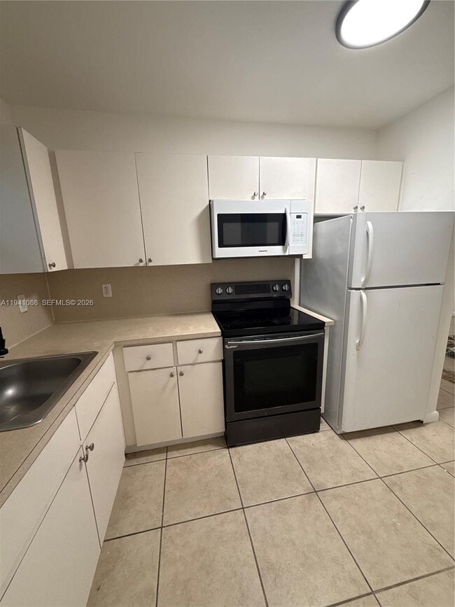 Building Photo - 575 NE 82nd St