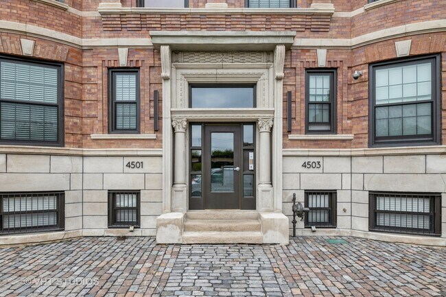 Building Photo - 4503 S Calumet Ave