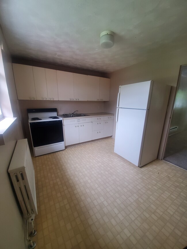 Kitchen - 917 N East St