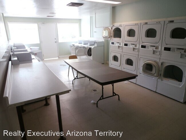 Foto del edificio - 2 br, 2 bath House - 826 S Langley Ave Uni...