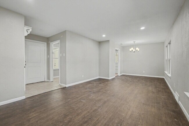 Foto del edificio - 2319 Glengariff Dr