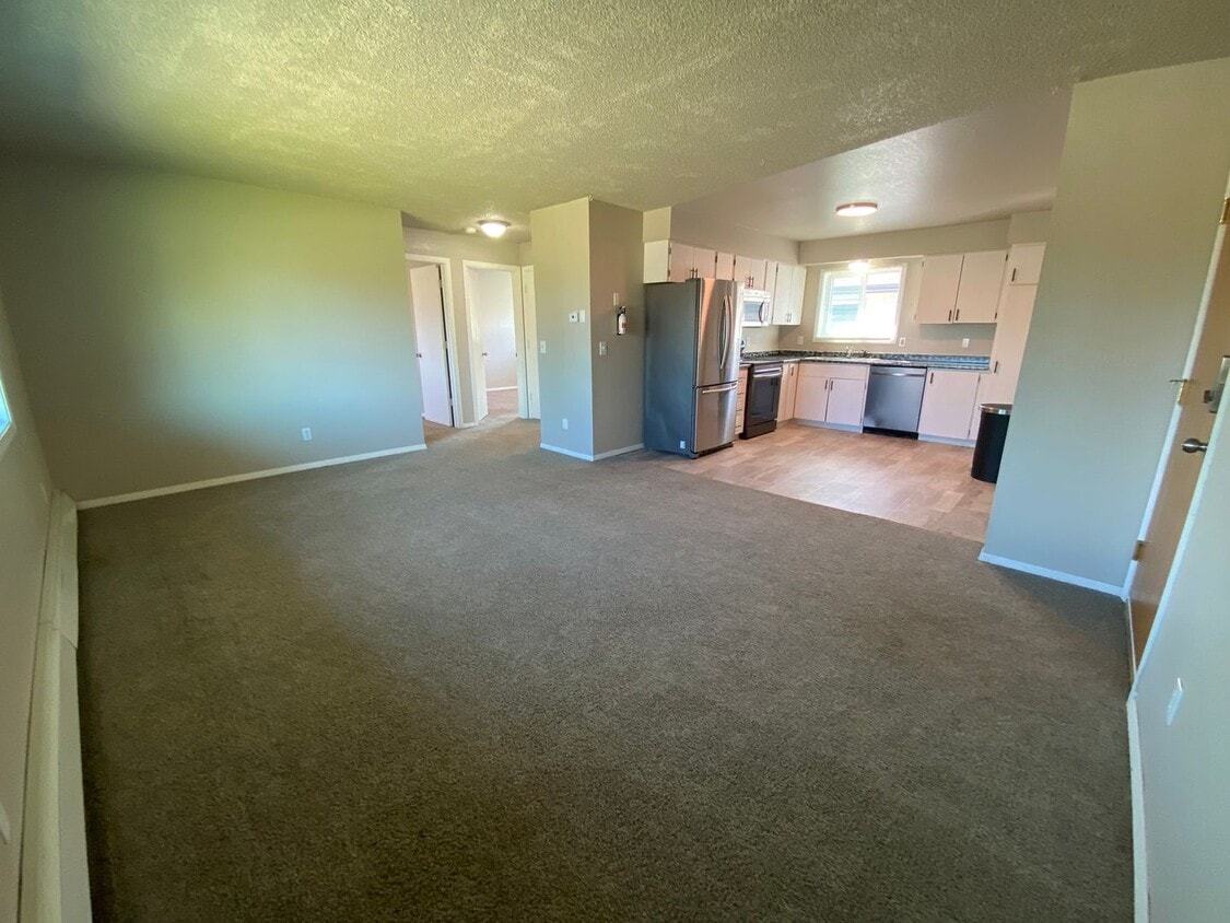Primary Photo - 1103 Karluk St