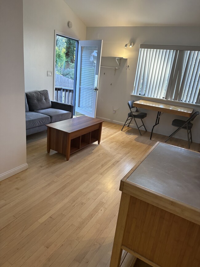 Living roomk - 6623 Armour Dr