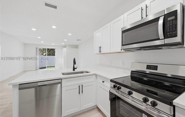 Foto del edificio - 5703 NW 48th Ave