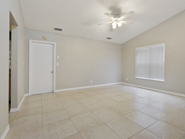Building Photo - 4462 NW 113th Ln
