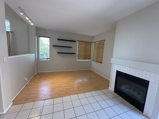 Foto del edificio - 237 Spurwood Ln