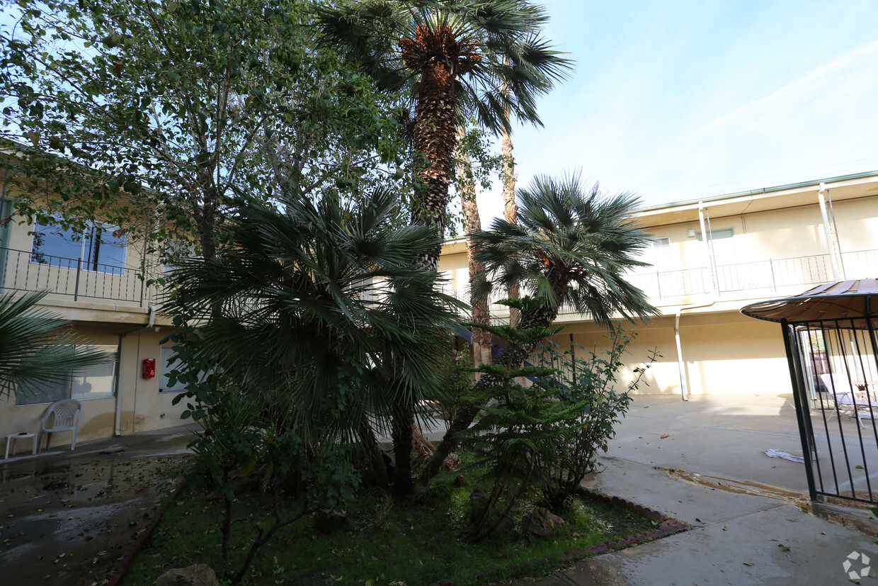 Building Photo - Imperial Gardens