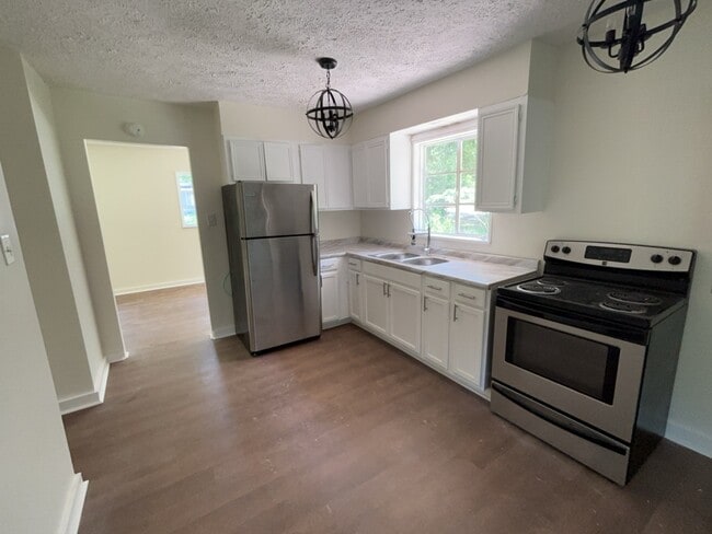 Photo - 1127 Killarney St House