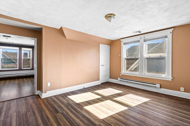 Foto del edificio - 737 Laurel Ave