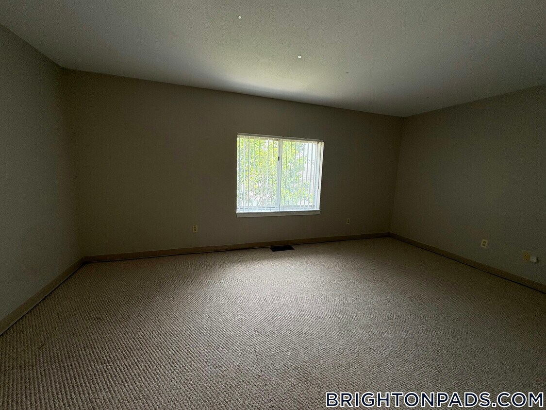Foto principal - 146 N Beacon St