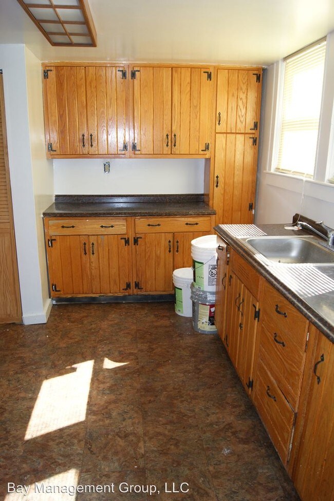 Building Photo - 3 br, 1.5 bath House - 3902 W. Strathmore Ave