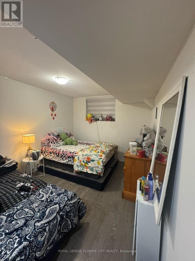 Building Photo - 37 Hashmi Pl