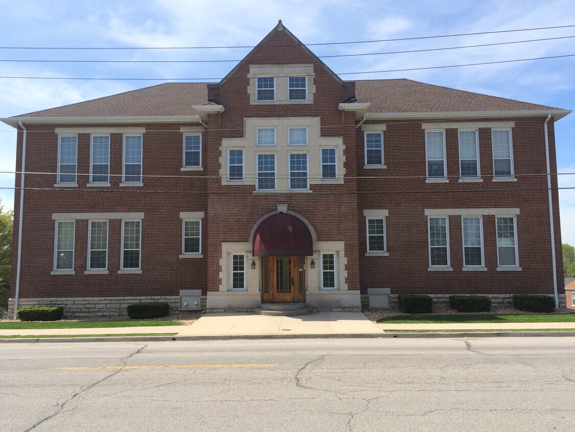 1107 W Main St Unit 1, Jefferson City, MO 65109 Apartments in