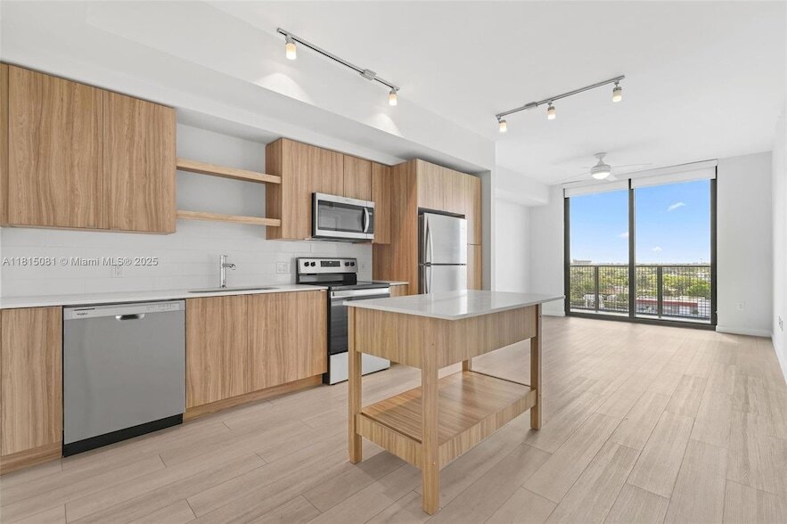 Foto principal - 555 NE 8th St