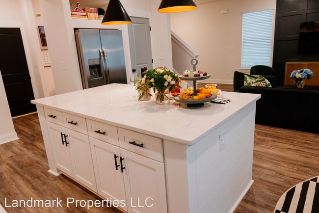 Building Photo - 3 br, 2.5 bath House - 605 Blu Townes Way