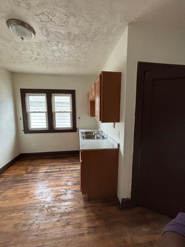 Building Photo - 3418 W 45th St