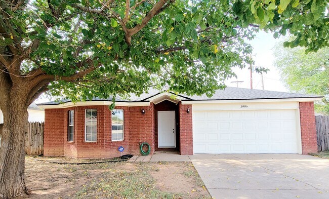 Building Photo - 3 bedroom 2 bath in Central Lubbock