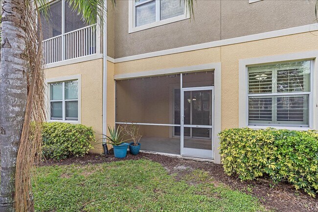 Foto del edificio - Gorgeous Light & Bright 3 Bedroom 2.5 Bath Townhome with Garage!!