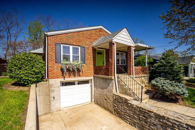 Photo - 1128 Exter Dr House