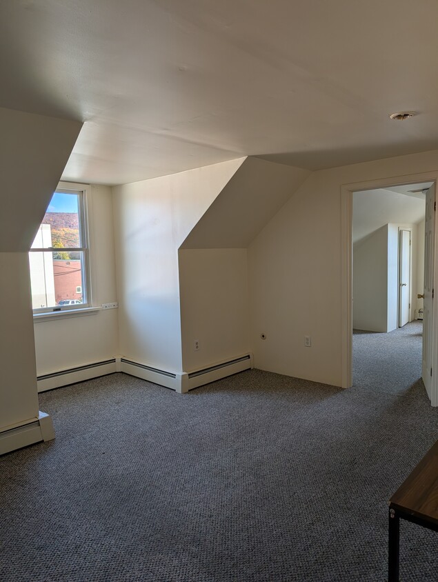 Primary Photo - 120 Shoemaker St