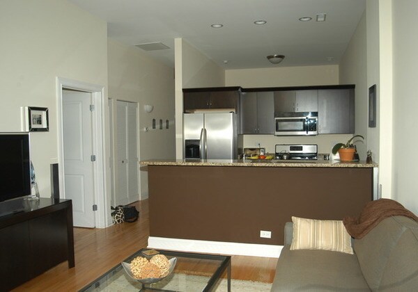 Foto del edificio - 2 bedroom with balcony facing south in Lakeview