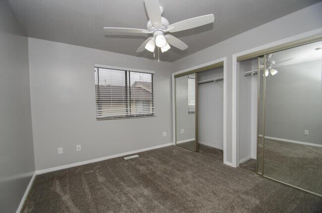 Building Photo - 1113 Country Hills Dr. #D1