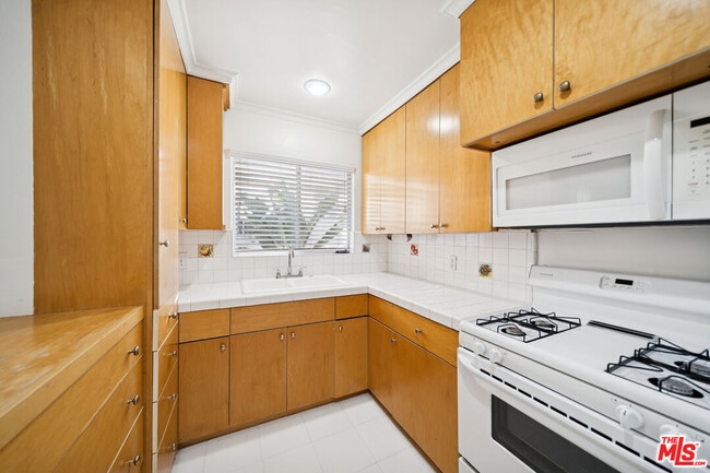 Building Photo - 8442 Blackburn Ave