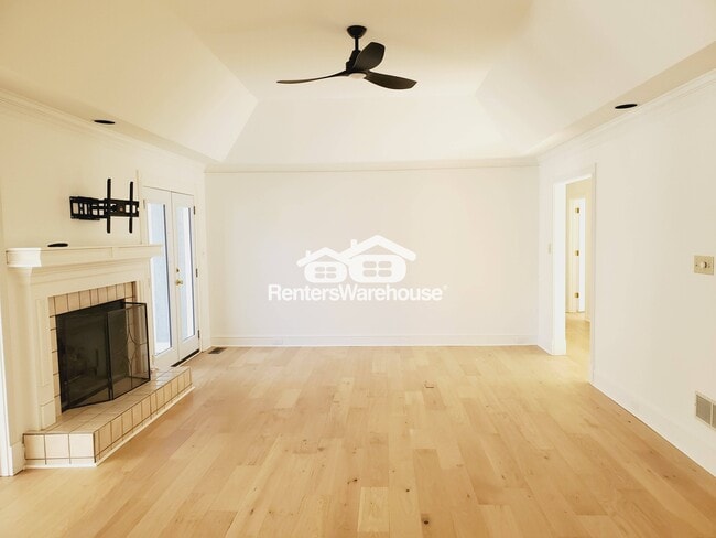 Foto del edificio - 4325 Sprucebough Dr